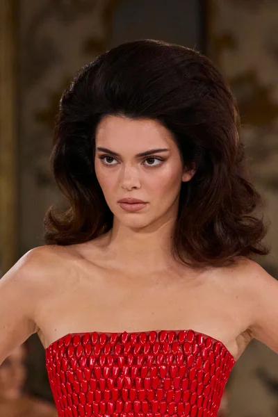 Look 100